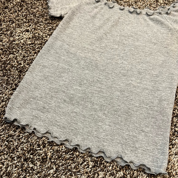 Brandy Melville Anya Ribbed Off the Shoulder T-shirt Ribbed Top Gray - Picture 2 of 4